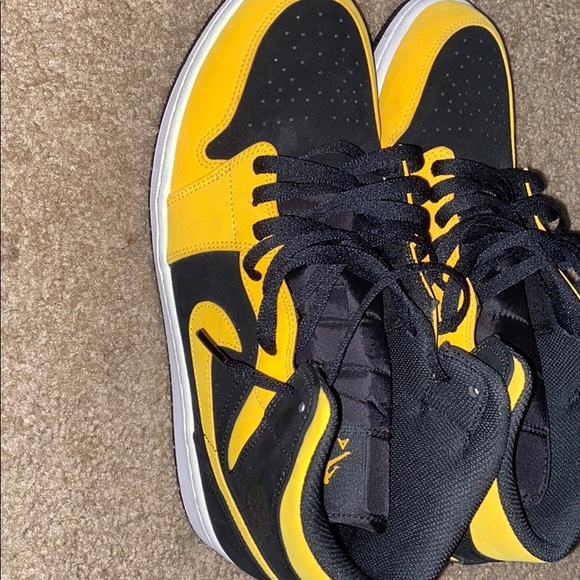 Shoes - Picture 2 of 4